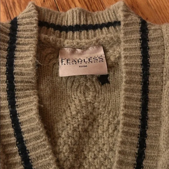 Taylor Swift Official Fearless TV cardigan size XS/S - Picture 3 of 9